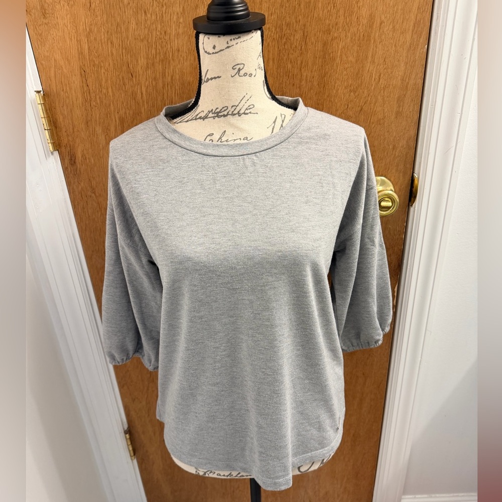 Nine West Three Quarter Sleeve Top.. Size Small
